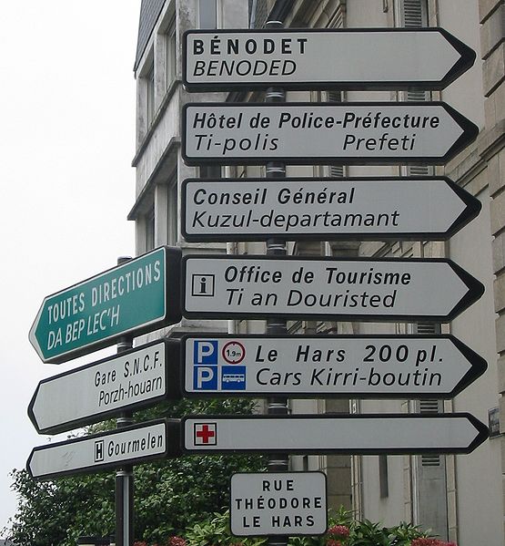 Bilingual signage in Quimper/Kemper