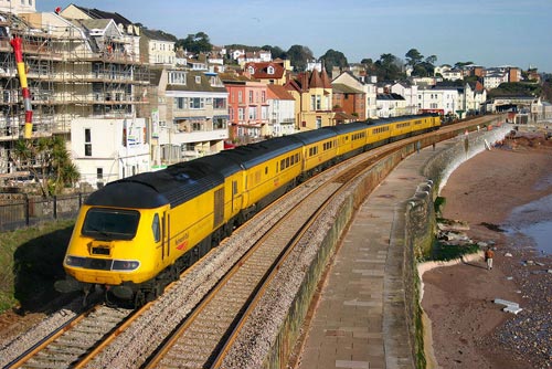 The_modern_Flying_Banana_the_Network_Rail_New_Measurement_Train.jpg