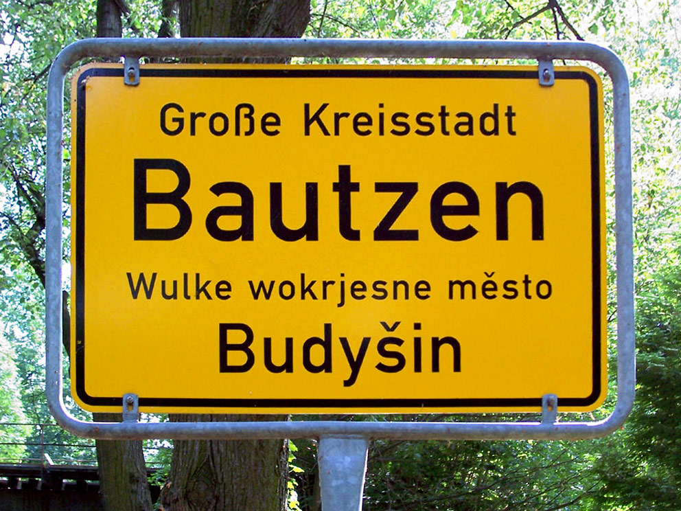 A bilingual sign in Germany; the lower part is in Upper Sorbian
