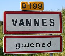 Bilingual sign in Vannes (Gwened)