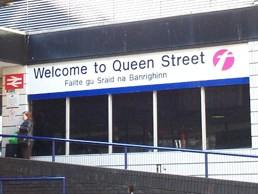 Bilingual English/Gaelic sign at Queen Street Station in Glasgow